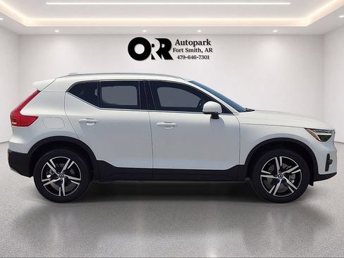 Used 2025 Volvo XC40 B5 Core AWD/4WD image 6