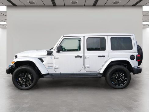 Used 2023 Jeep Wrangler Unlimited Sahara w/ Cold Weather Group AWD/4WD image 3