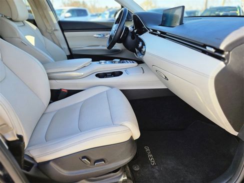 Used 2023 Genesis GV70 2.5T w/ Select Package image 8