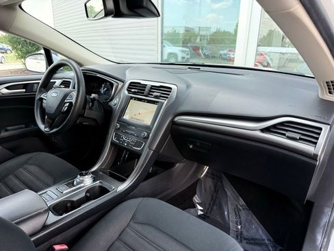 Used 2019 Ford Fusion SE FWD image 19