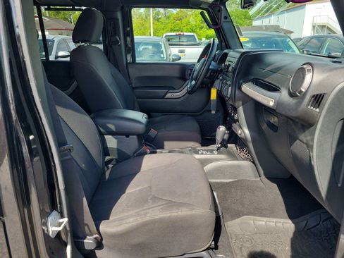 Used 2018 Jeep Wrangler Unlimited Sport S AWD/4WD image 7