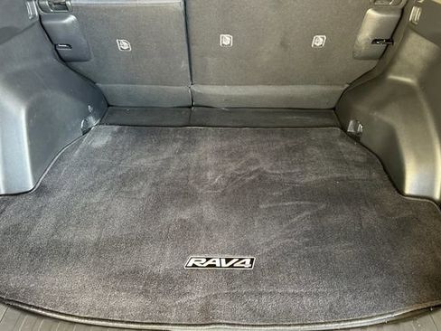 Certified 2021 Toyota RAV4 LE w/ Carpet Mat Package (TMS) AWD/4WD image 19