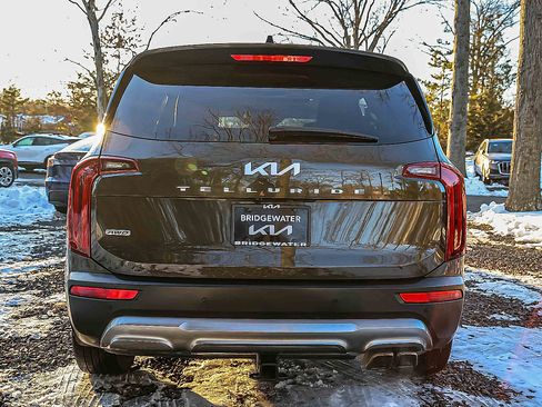 Certified 2022 Kia Telluride S image 5