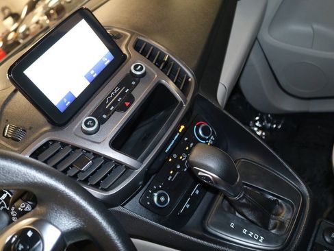 Used 2022 Ford Transit Connect XLT FWD image 28
