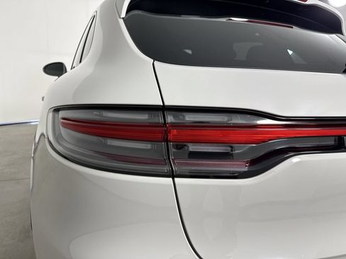 Certified 2024 Porsche Macan AWD/4WD image 18