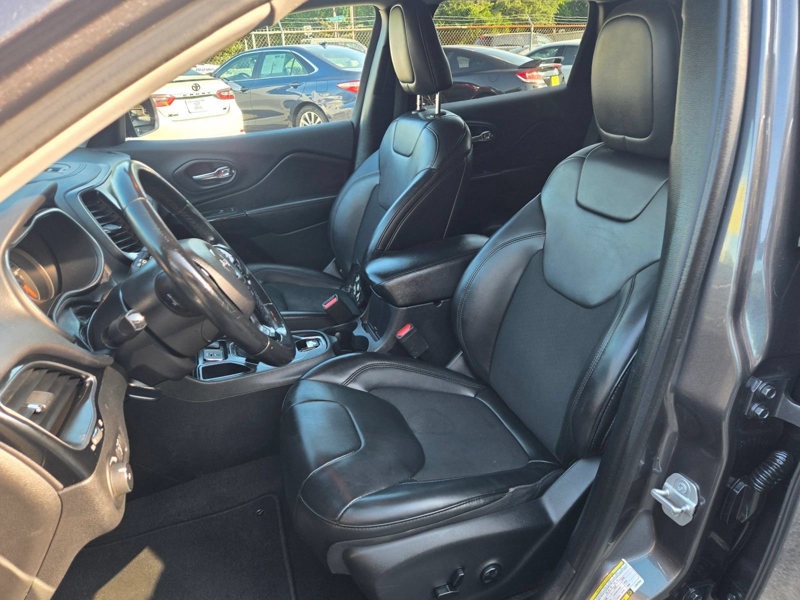 Used 2020 Jeep Cherokee Latitude Plus FWD image 6