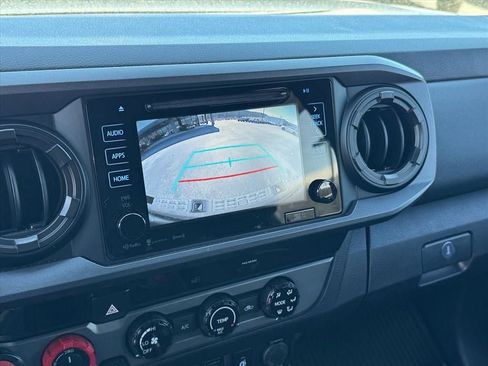 Used 2018 Toyota Tacoma TRD Sport image 29