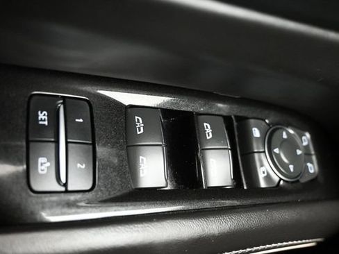 Used 2021 Cadillac Escalade Premium Luxury Platinum RWD image 29