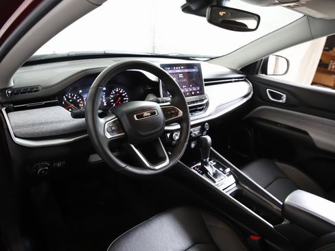 Used 2022 Jeep Compass Latitude image 12