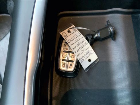 Used 2023 Chrysler Pacifica Touring-L FWD image 13