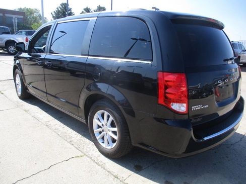 Used 2018 Dodge Grand Caravan SXT image 4