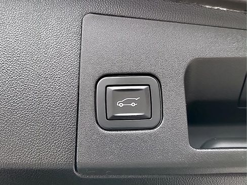 Used 2019 Cadillac XT5 Premium Luxury w/ Driver Assist Package AWD/4WD image 30