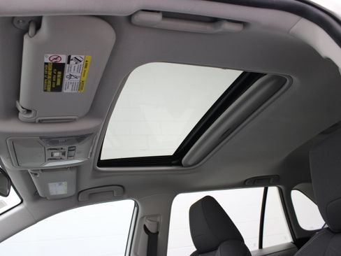 Used 2020 Toyota RAV4 XLE w/ Convenience Package FWD image 26