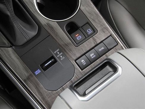 Used 2020 Toyota Highlander Limited image 17