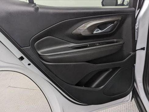 Used 2023 GMC Terrain SLT image 16