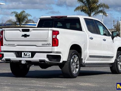Used 2025 Chevrolet Silverado 1500 High Country w/ Technology Package AWD/4WD image 4