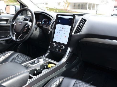 Used 2024 Ford Edge Titanium image 23