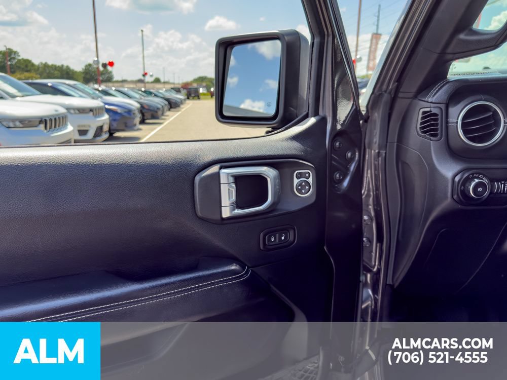 Used 2018 Jeep Wrangler Unlimited Sahara AWD/4WD image 14
