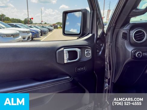 Used 2018 Jeep Wrangler Unlimited Sahara AWD/4WD image 14