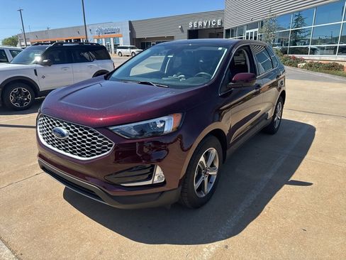 Used 2023 Ford Edge SEL w/ Convenience Package image 3