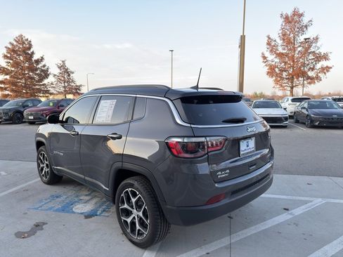 Used 2024 Jeep Compass Limited image 9