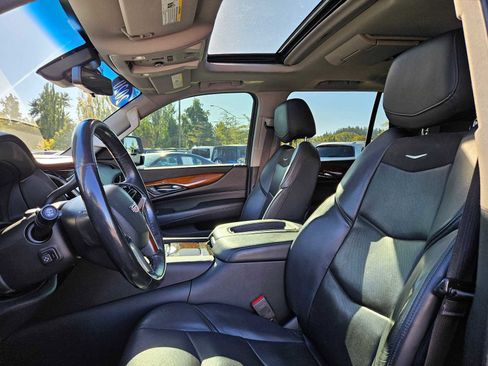 Used 2020 Cadillac Escalade Premium Luxury image 24