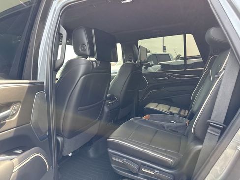Used 2021 Cadillac Escalade Premium Luxury AWD/4WD image 7
