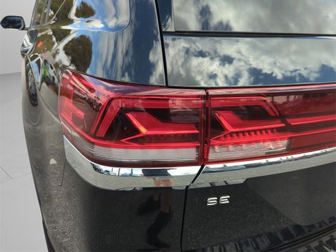 Used 2025 Volkswagen Atlas SE image 48