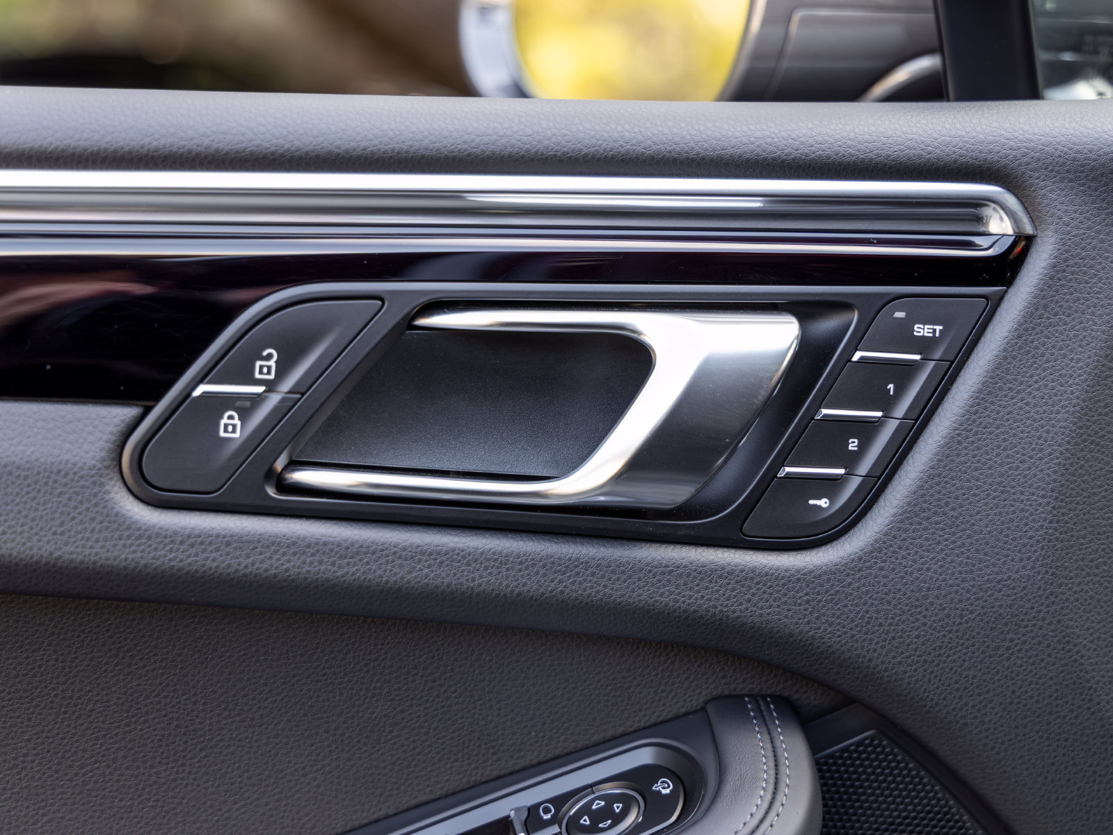 Certified 2025 Porsche Macan Turbo AWD/4WD image 25