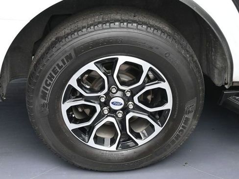 Used 2023 Ford Expedition XL AWD/4WD image 5