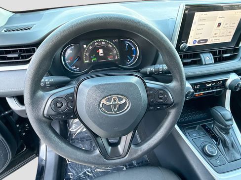 Used 2025 Toyota RAV4 XLE AWD/4WD image 38