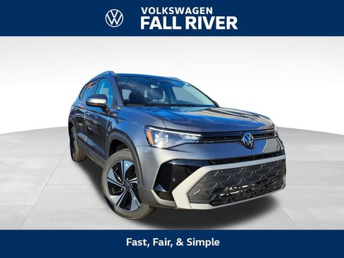 New 2026 Volkswagen Taos SE image 1