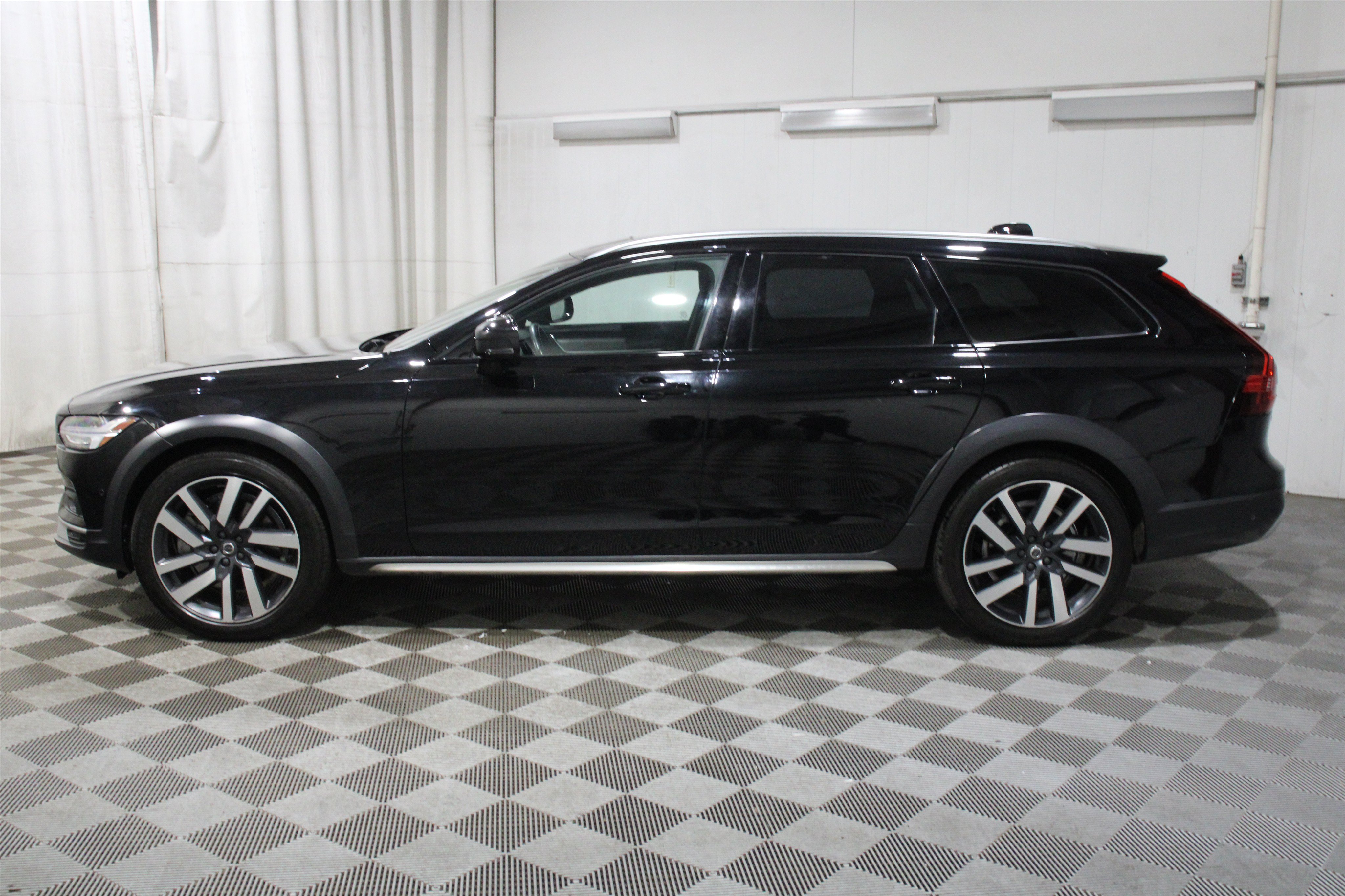 Used 2023 Volvo V90 B6 Cross Country Ultimate AWD/4WD image 29