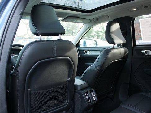 Used 2025 Volvo XC40 B5 Plus image 35