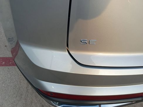 Used 2025 Volkswagen Atlas Cross Sport SE image 12