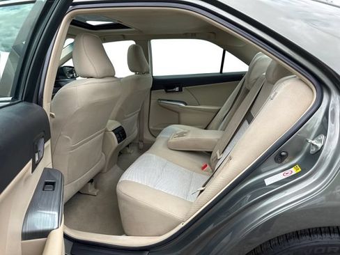 Used 2014 Toyota Camry XLE w/ Moonroof Package FWD image 11