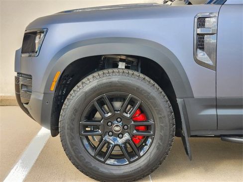 Used 2024 Land Rover Defender 90 S image 9