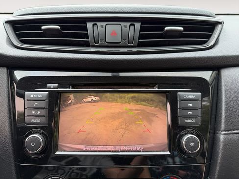 Used 2018 Nissan Rogue S FWD image 9