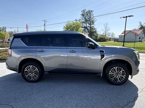 Used 2025 Nissan Armada SL w/ Captain's Chari Seat Package AWD/4WD image 9