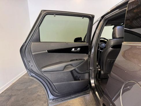 Used 2017 Kia Sorento SX AWD/4WD image 24
