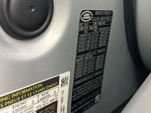 Used 2020 Land Rover Range Rover Velar R-Dynamic S image 30