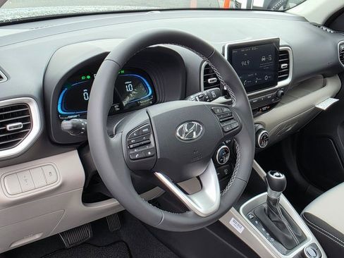 New 2025 Hyundai Venue SEL image 14