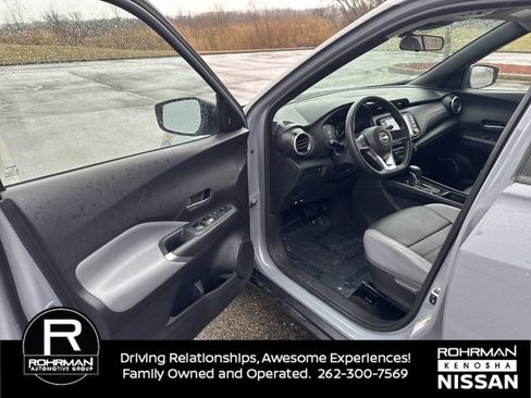 Used 2023 Nissan Kicks SR w/ SR Premium Package FWD image 11