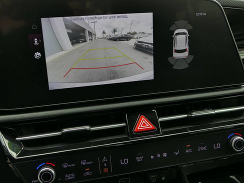 Certified 2023 Kia Niro SX Touring FWD image 18