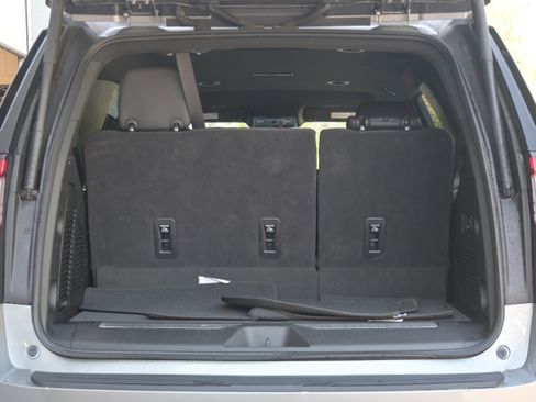 Used 2025 GMC Yukon Denali RWD image 35