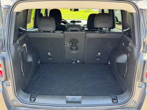 Certified 2022 Jeep Renegade Latitude w/ Convenience Group AWD/4WD image 7