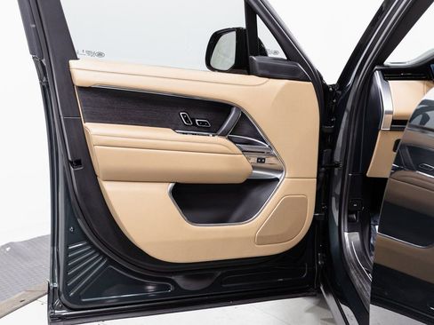 Used 2024 Land Rover Range Rover Long Wheelbase SE image 5