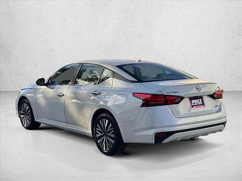 Used 2024 Nissan Altima 2.5 SV image 7