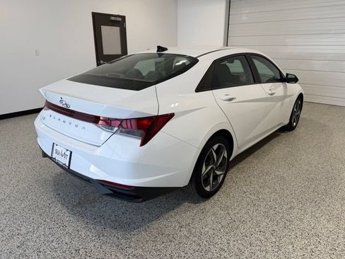 Used 2023 Hyundai Elantra SEL w/ Convenience Package FWD image 3