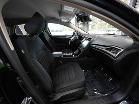Used 2020 Ford Fusion SE FWD image 26